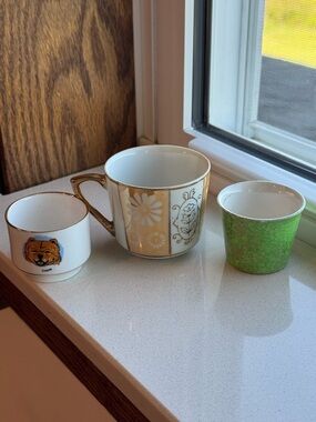 VINTAGE Decorative Ceramic Tea Cups